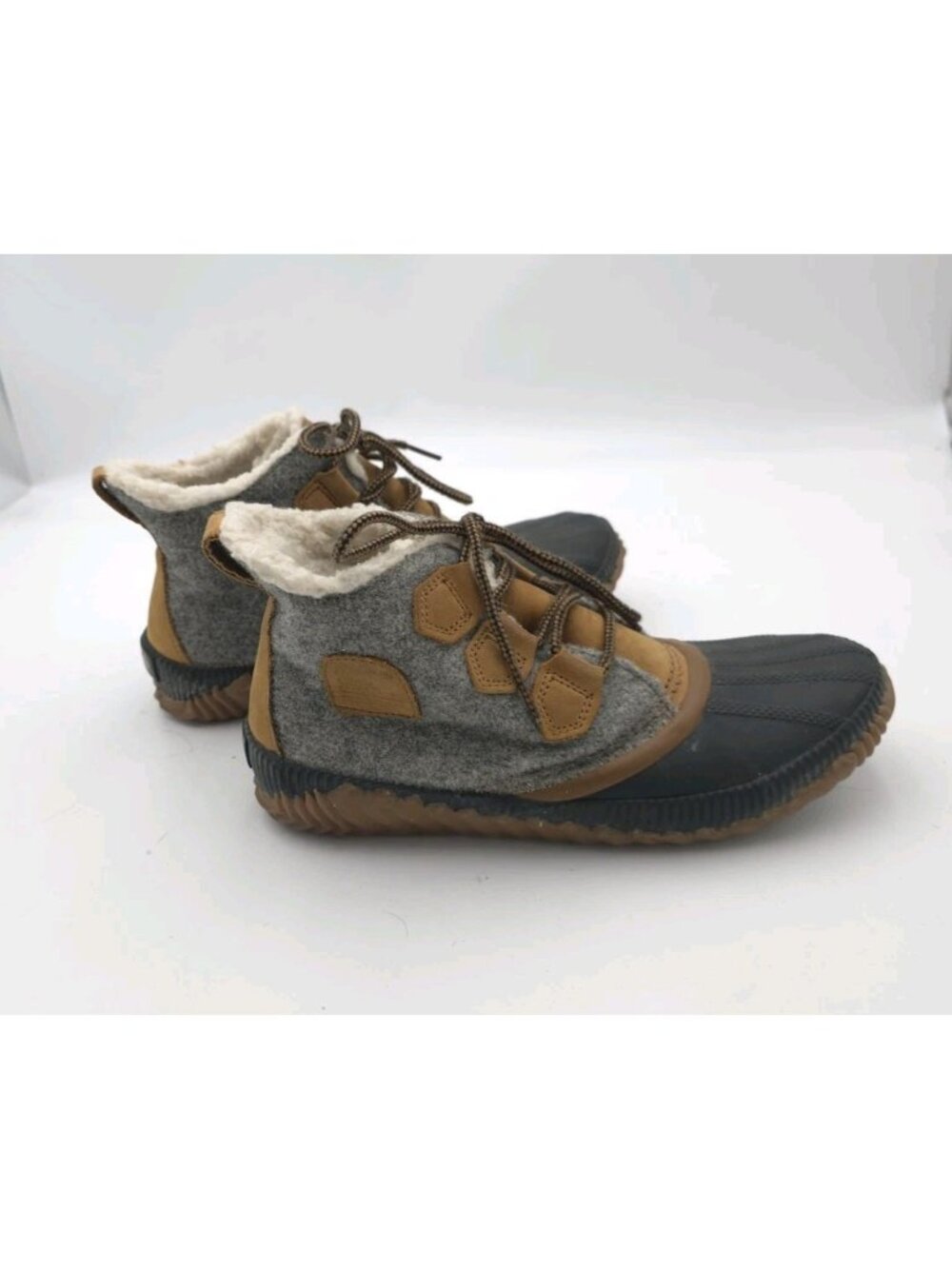 Sorel Out N About Plus Gray Waterproof Duck Boots Women's Size 8.5 Faux Fur